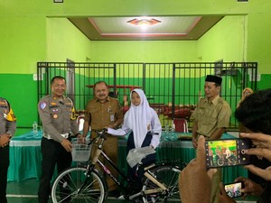 Anak di Blitar yang Diusir Ibu Tiri Kini Sudah Bersekolah Lagi