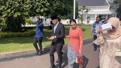 Mama Rieta dan Amy Qanita Dampingi Raffi Ahmad ke Istana Negara