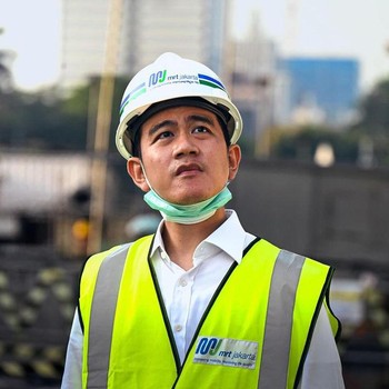 Gaya Wapres Gibran Hari Perdana Kerja, Langsung Turun Masuk Terowongan
