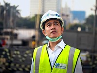 Gaya Wapres Gibran Hari Perdana Kerja, Langsung Turun Masuk Terowongan