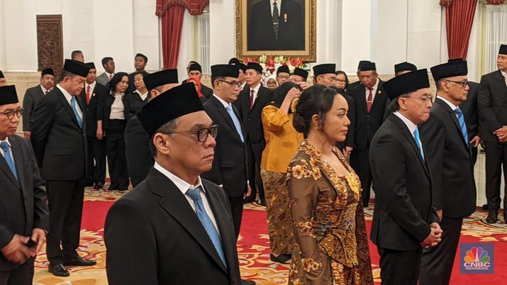 Zita Anjani dilantik jadi Utusan Khusus Presiden Bidang Pariwisata di Istana Negara, Jakarta, Selasa (22/10/2024). (CNBC Indonesia/Emir Yanwardhana)