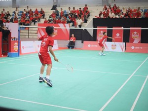 Debby dan Chandra Antusias Latih Bibit Bulutangkis Indonesia