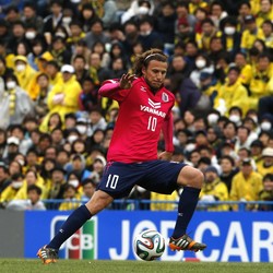 Eks Striker MU Diego Forlan Banting Stir ke Cabang Olahraga Ini