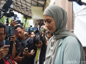 Paula Verhouven Bantah Kabar Pengkhianatan, Minta Maaf pada Anak-anaknya