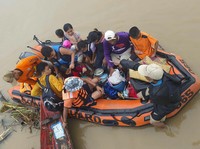 Penampakan Tetangga RI Lumpuh Dihantam Badai Tropis Trami
