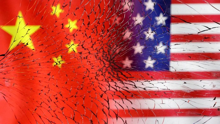 Foto kolase bendera Amerika Serikat dan China. IREUTERS/Dado Ruvic/Illustration/File Photo)