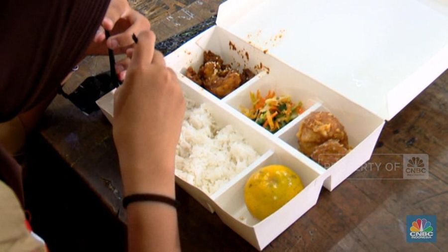 Gibran Kembali Tinjau Makan Bergizi Gratis, Ini Menunya!