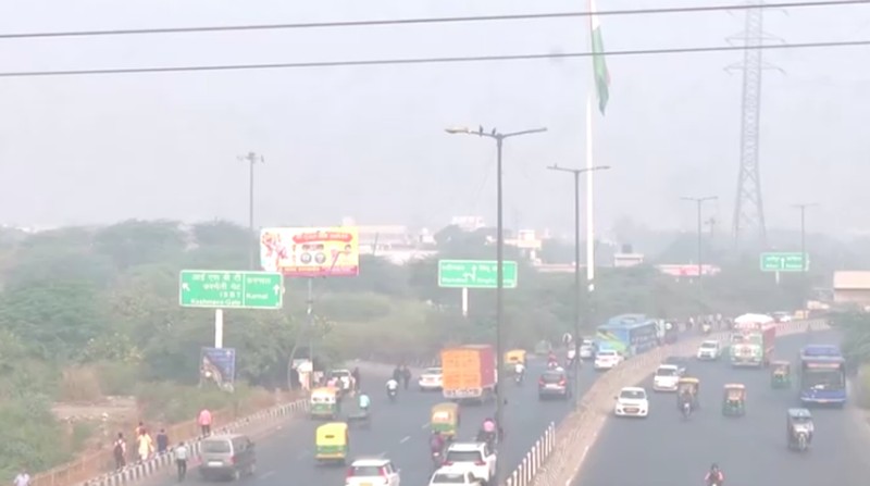 Kabut asap pagi di New Delhi, India, Rabu (23/10/2024). (REUTERS/Anushree Fadnavis)