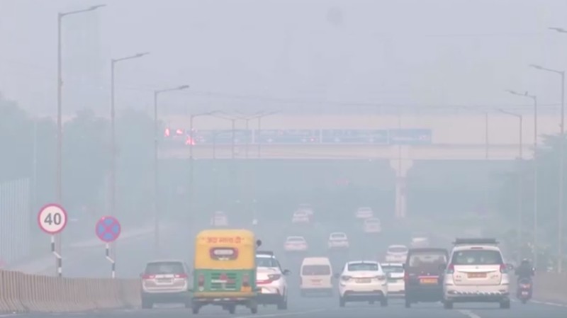 Kabut asap pagi di New Delhi, India, Rabu (23/10/2024). (REUTERS/Anushree Fadnavis)