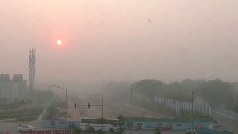 Kabut asap pagi di New Delhi, India, Rabu (23/10/2024). (REUTERS/Anushree Fadnavis)