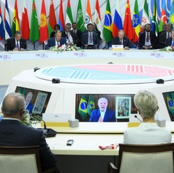 Negara Baru BRICS Ini Tetap Pilih Dolar AS untuk Transaksi Minyak