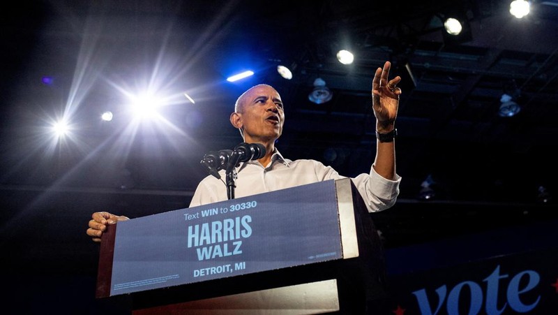 Mantan Presiden Barack Obama berpidato pada rapat umum kampanye yang mendukung calon presiden dari Partai Demokrat, Wakil Presiden Kamala Harris, Selasa, 22 Oktober 2024, di Detroit. (AP Photo/Paul Sancya)