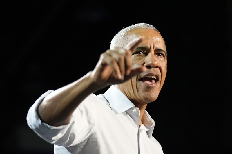 Mantan Presiden Barack Obama berpidato pada rapat umum kampanye yang mendukung calon presiden dari Partai Demokrat, Wakil Presiden Kamala Harris, Selasa, 22 Oktober 2024, di Detroit. (AP Photo/Paul Sancya)