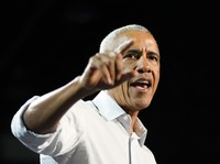 Diterpa Rumor Cerai, Obama Ditinggal Para Donatur Penting