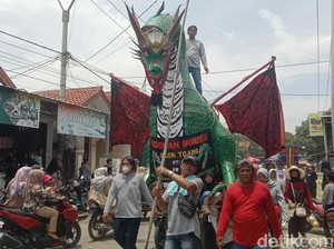 Melihat Serunya Arak-arakan Ngunjung Buyut di Indramayu