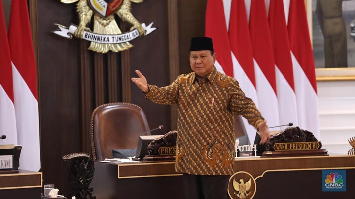 Presiden Prabowo Subianto memimpin rapat kabinet perdana masa jabatan 2024-2029 di Istana Merdeka, Jakarta, Rabu (23/10/2024). (CNBC Indonesia/Tri Susilo)