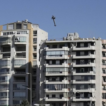 Rata dengan Tanah, Detik-Detik Rudal Israel Hantam Apartemen Lebanon