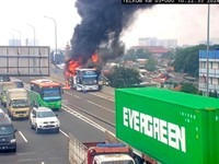 Bus Pariwisata Terbakar Hebat di Tol, Bawa Anak-Anak TK Karyawisata