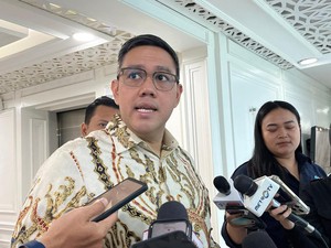 Komisi I DPR Kaji Pembatasan Medsos ke Remaja: Antisipasi Dampak Negatif
