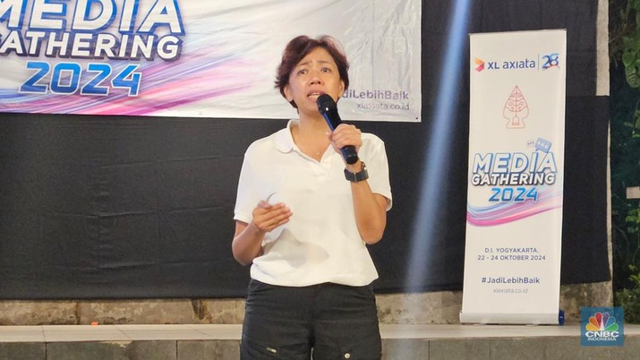 Direktur & Chief Enterprise Business and Corporate Affairs Officer PT XL Axiata Tbk. Yessie D. Yosetya