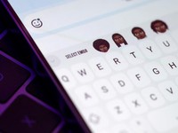 Sering Kena Bully, Anak Muda Kribo dan Gimbal Bikin Emoji Sendiri