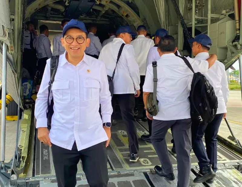 Suasana persiapan keberangkatan ke Akademi Militer Magelang via Jogyakarta - untuk acara pembekalan para anggota Kabinet Merah Putih 2024-2029; untuk menggalang kekompakan dan kebersamaan serta persatuan tim. (Instagram/smindrawati)