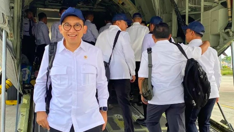 Suasana persiapan keberangkatan ke Akademi Militer Magelang via Jogyakarta - untuk acara pembekalan para anggota Kabinet Merah Putih 2024-2029; untuk menggalang kekompakan dan kebersamaan serta persatuan tim. (Instagram/smindrawati)