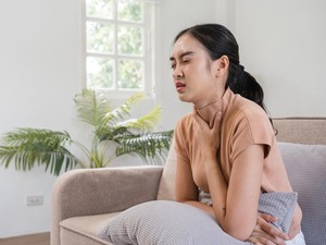 7 Penyebab Asam Lambung Naik, Salah Satunya Akibat Makan Berlebih