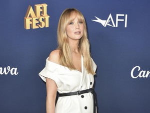 Gaya Perdana Jennifer Lawrence Setelah Konfirmasi Hamil Anak Ke-2