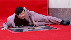 Video: Aksi Kocak Ken Jeong Crazy Rich Asians saat Dapat Walk of Fame