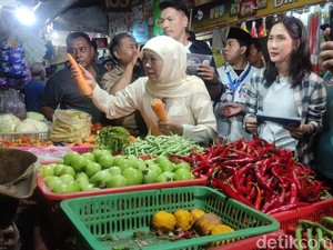 Khofifah Minta Pedagang Pasar Larangan Sidoarjo Akses Literasi Digital