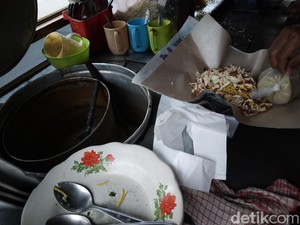 Sedap Kenyal Mie Koclok Mang Udin yang Legendaris di Cirebon
