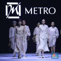 Koleksi Metro Tampil di JFW, Anita Tanjung: Bangga Semua Berkualitas