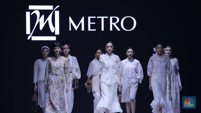 Koleksi Metro Tampil di JFW, Anita Tanjung: Bangga Semua Berkualitas