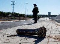 Hizbullah Bobol Iron Dome, Proyektil Roket Jatuh di Jalanan Israel