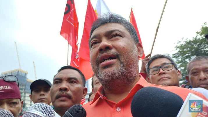 Presiden KSPI yang juga Presiden Partai Buruh, Said Iqbal saat ditemui wartawan di lokasi aksi unjuk rasa, di Patung Kuda MONAS Jakarta, Kamis (24/10/2024). (CNBC Indonesia/Martyasari Rizky)