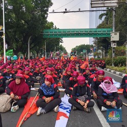 Hari Ini Massa Buruh Demo Dekat Istana, Ini Permintaan Mereka