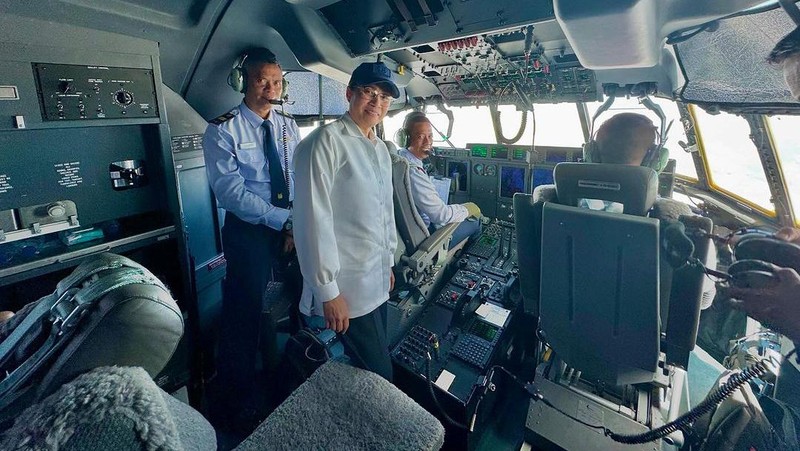 Suasana persiapan keberangkatan ke Akademi Militer Magelang via Jogyakarta - untuk acara pembekalan para anggota Kabinet Merah Putih 2024-2029; untuk menggalang kekompakan dan kebersamaan serta persatuan tim. (Instagram/smindrawati)