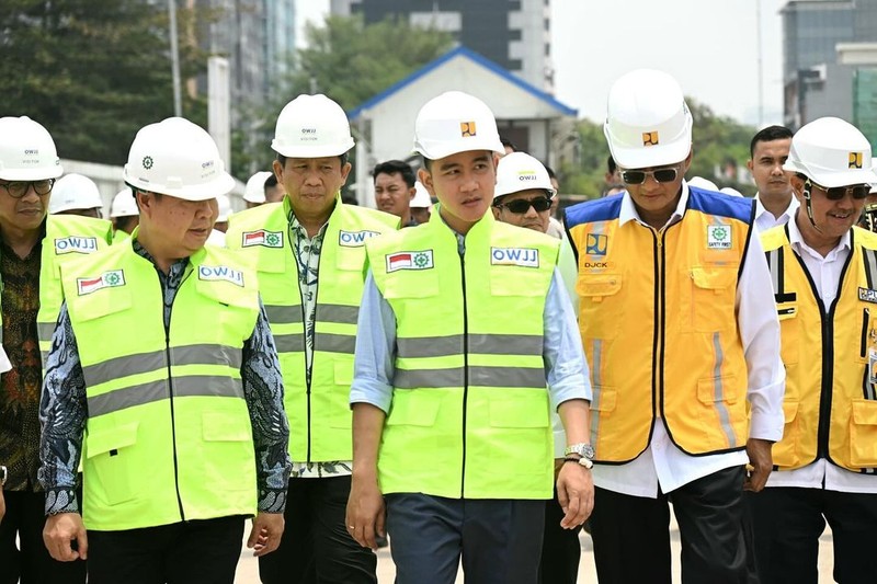 Wakil Presiden Gibran Rakabuming Raka meninjau proyek Jakarta Sewerage Development Project (JSDP) Zona 1. (Instagram/gibran_rakabuming)