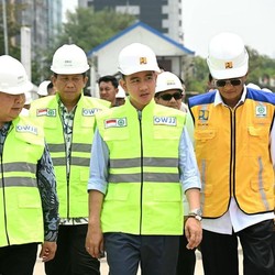Pek-ketiplek Jokowi, Wapres Gibran Blusukan di 'Bank' Limbah Pluit