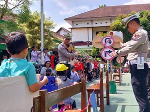 Keseruan Siswa-siswi Kota Batu Ikut Simulasi Tertib Lalu Lintas