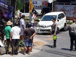 Pensiunan PNS Tewas Ditabrak Minibus Saat Hendak Menyeberang