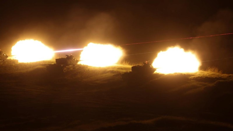 Tank tempur utama Taiwan M60A3 Patton menembaki selama latihan militer di Pulau Penghu, Taiwan, Kamis, 24 Oktober 2024. (AP Photo/Chiang Ying-ying)