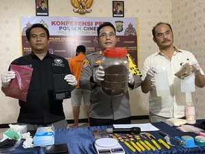 Polisi Tangkap 2 Pengedar Narkoba Modus Tempel Tembakau Sintetis di Depok