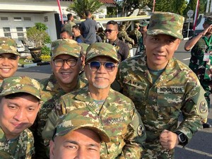 Daftar Seragam Menteri di Akmil Magelang: Loreng, Safari, hingga Jaket Biru