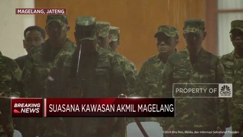 Video: Prabowo Terobos Hujan, Pimpin Upacara Parade Senja