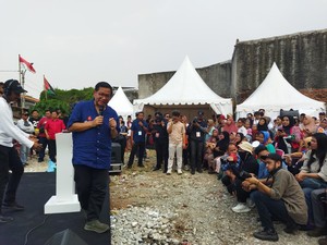 Pramono Janji Keruk dan Pompa Genangan Abadi di Kampung Apung Jakbar