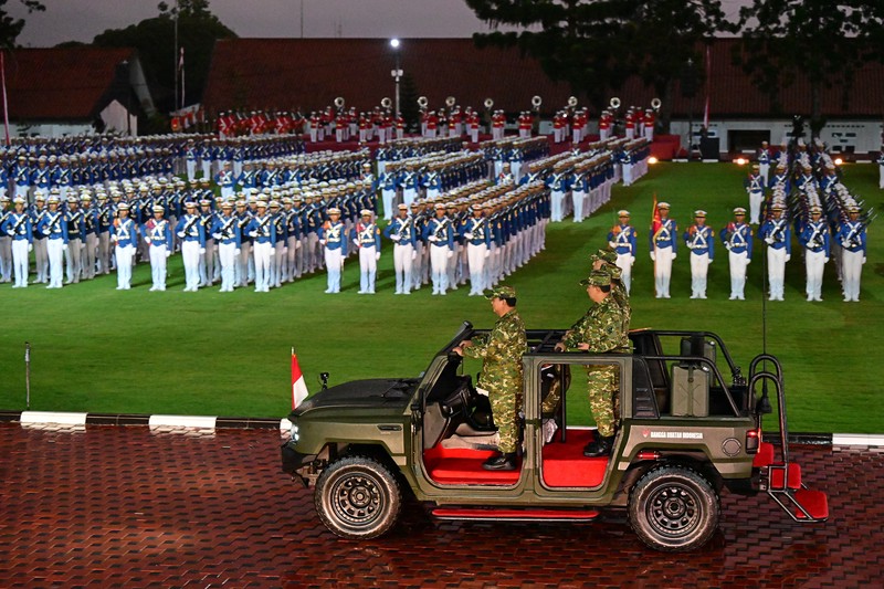 Presiden Prabowo Subianto melakukan Parade Senja yang digelar di Lapangan Pancasila, Graha Utama Akademi Militer (Akmil), Magelang, Jawa Tengah, Jumat (25/10/2024). (Dok. Biro Pers Sekretariat Presiden/Muchlis Jr)