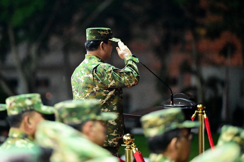 Presiden Prabowo Subianto melakukan Parade Senja yang digelar di Lapangan Pancasila, Graha Utama Akademi Militer (Akmil), Magelang, Jawa Tengah, Jumat (25/10/2024). (Dok. Biro Pers Sekretariat Presiden/Muchlis Jr)
