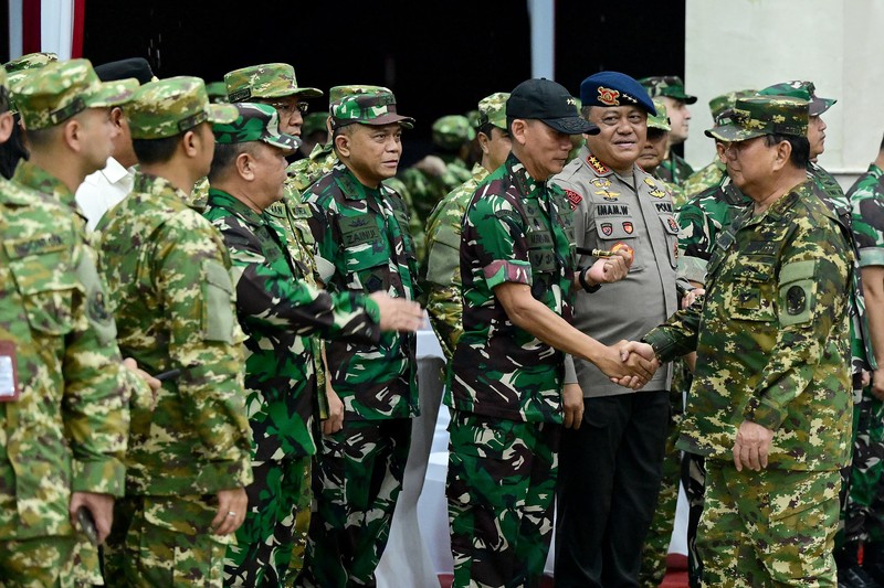 Presiden Prabowo Subianto melakukan Parade Senja yang digelar di Lapangan Pancasila, Graha Utama Akademi Militer (Akmil), Magelang, Jawa Tengah, Jumat (25/10/2024). (Dok. Biro Pers Sekretariat Presiden/Muchlis Jr)